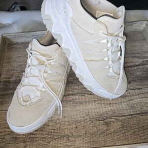 UGG Cream Casual Sneakers
